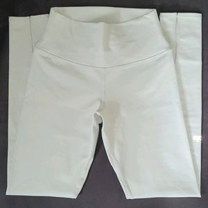 New w/out tags High Waisted Alo Leggings